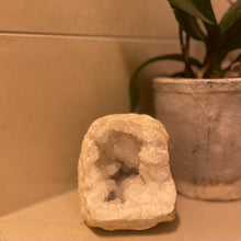 Load image into Gallery viewer, "GRACE" QUARTZ GEODE - The Stone of Intention - 1,38 KG