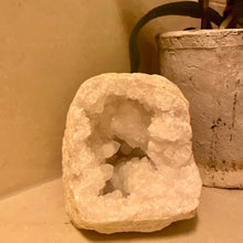 Load image into Gallery viewer, "GRACE" QUARTZ GEODE - The Stone of Intention - 1,38 KG