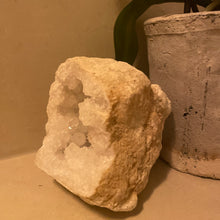 Load image into Gallery viewer, "GRACE" QUARTZ GEODE - The Stone of Intention - 1,38 KG