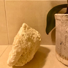 Load image into Gallery viewer, "JULIA" QUARTZ GEODE - The Stone of Intention - 1,25 KG