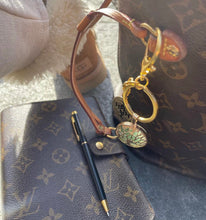 Load image into Gallery viewer, GREEN AVENTURINE, The Stone of Wealth - KEY RING/PURSE CHARM (nøkkelring)