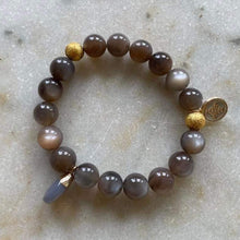 Load image into Gallery viewer, BROWN EXCLUSIVE MOONSTONE - The stones of Feminin Power, 10mm