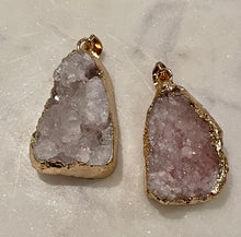 Load image into Gallery viewer, NATUTAL AGATE CRYSTAL PENDANT WITH GOLDEN COATING, 2cm