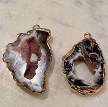 Load image into Gallery viewer, NATURAL GREY AGATE GEODE CRYSTAL JEWELRY, PENDANT, 1,2-2cm
