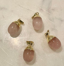 Load image into Gallery viewer, ROSE QUARTZ , CRYSTEL JEWELRY PENDANT, GOLD COATING 1,2cm